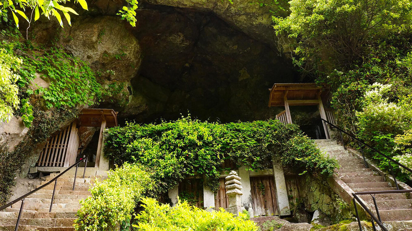 “霊巌洞・五百羅漢（雲巌禅寺）”